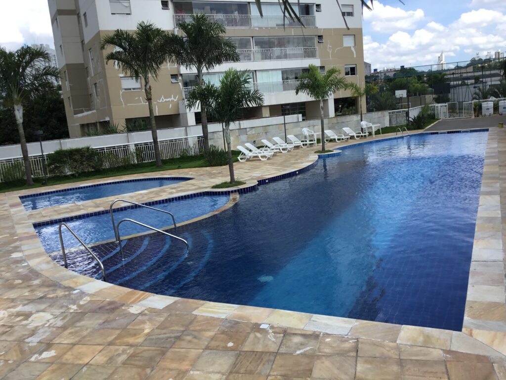 Estrutura de alvenaria para piscina de condomínio